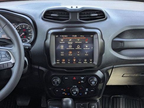 Certified 2023 Jeep Renegade Latitude image 18
