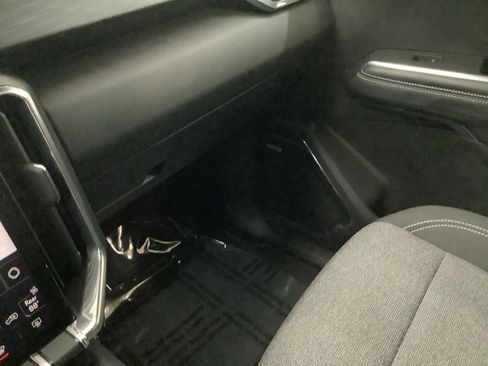 Used 2025 GMC Acadia Elevation image 25