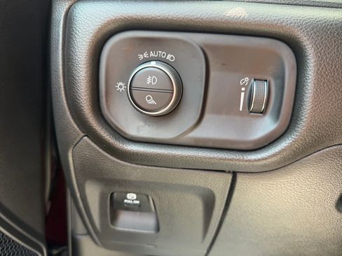 Used 2025 RAM 1500 Warlock AWD/4WD image 31