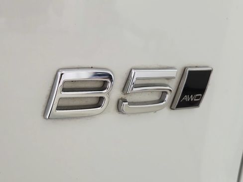 Used 2023 Volvo XC40 B5 Plus AWD/4WD image 35