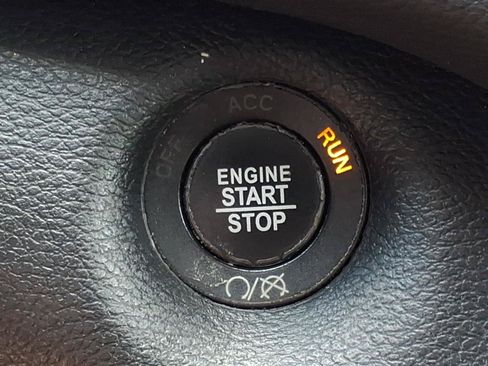 Used 2018 Jeep Cherokee Limited w/ Technology Group FWD image 23