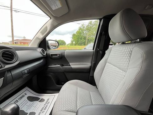 Used 2022 Toyota Tacoma SR w/ SR Convenience Package RWD image 19