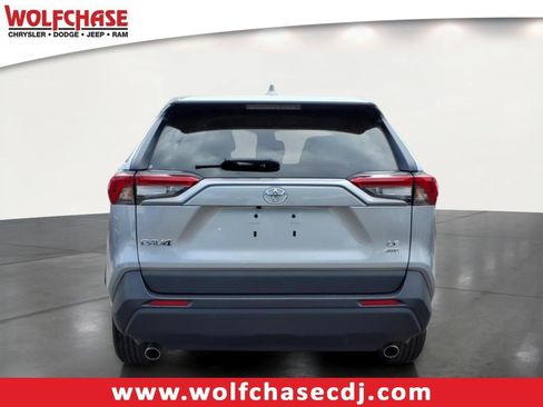 Used 2024 Toyota RAV4 LE AWD/4WD image 4