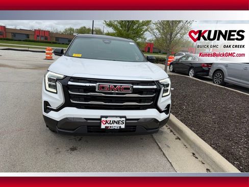 Used 2025 GMC Terrain Elevation w/ Technology Package II AWD/4WD image 3