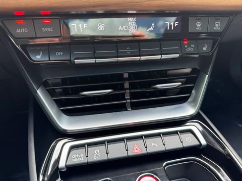 Used 2023 Audi e-tron GT Premium Plus AWD/4WD image 40