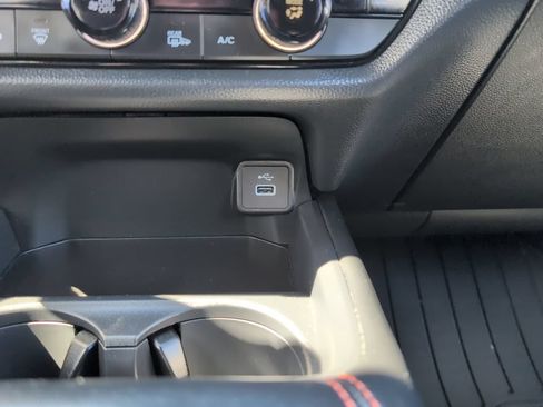Used 2025 Honda HR-V Sport image 23