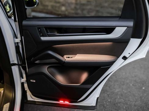 Used 2024 Porsche Cayenne image 15