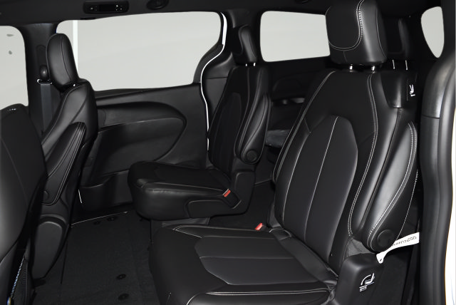 New 2026 Chrysler Pacifica Select AWD/4WD image 28
