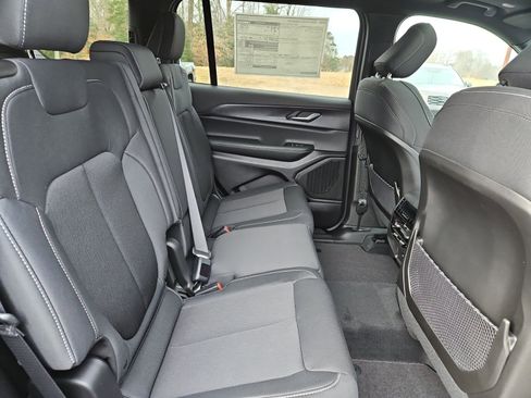 New 2025 Jeep Grand Cherokee L Laredo AWD/4WD image 17