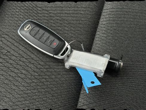 Used 2025 Nissan Rogue SV image 37