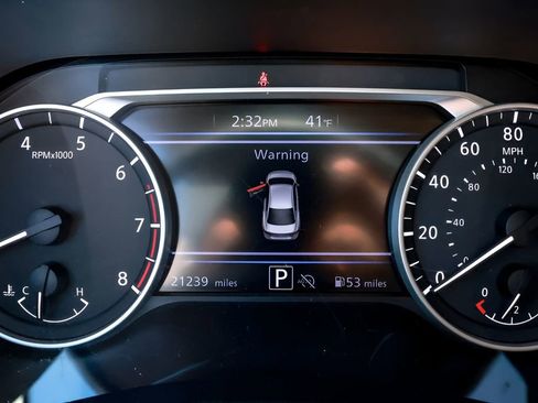 Used 2025 Nissan Sentra SV FWD image 34