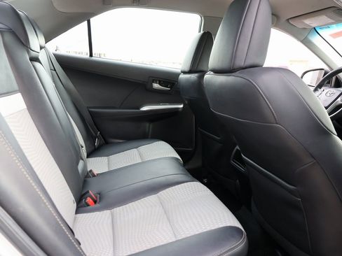 Used 2013 Toyota Camry SE image 12