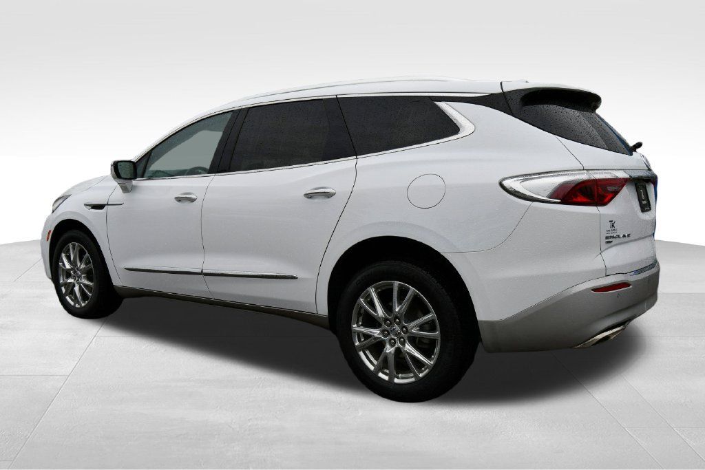 Used 2023 Buick Enclave Essence w/ Experience Buick Package AWD/4WD image 5