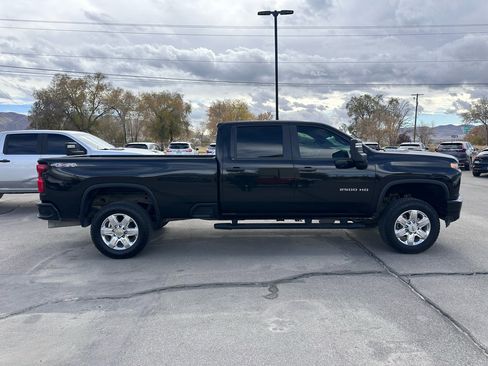 Used 2022 Chevrolet Silverado 2500 Custom w/ Custom Value Package image 11