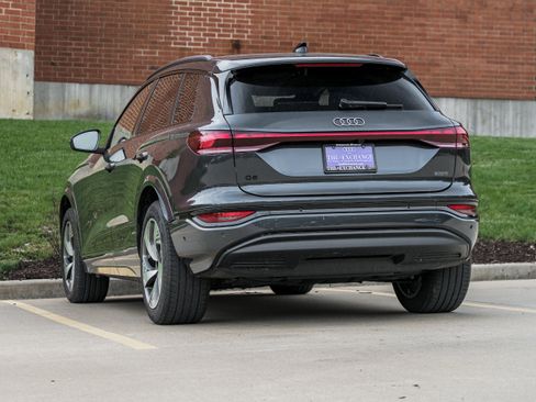 Used 2025 Audi Q6 e-tron Premium Plus w/ Premium Plus AWD/4WD image 5
