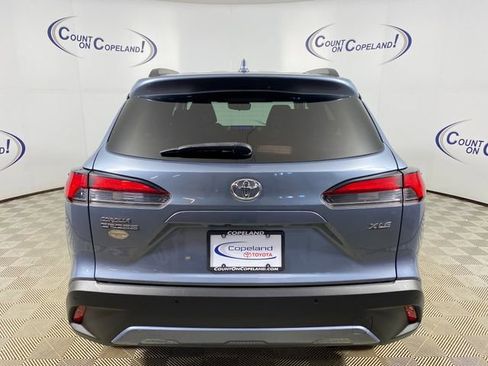 Used 2024 Toyota Corolla Cross XLE image 4