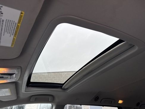 Used 2017 Toyota Sienna XLE image 18