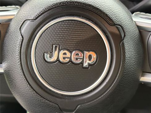 Used 2019 Jeep Wrangler Unlimited Sahara AWD/4WD image 24