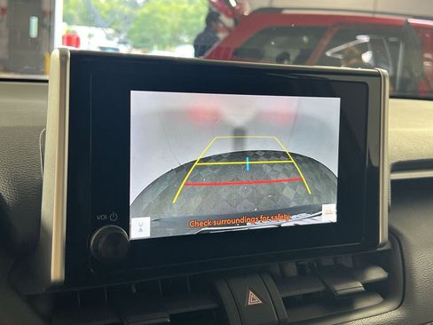 Used 2025 Toyota RAV4 XLE AWD/4WD image 19