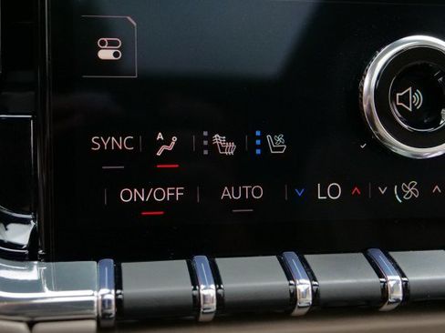 Used 2025 GMC Yukon Denali w/ Denali Reserve Package RWD image 17