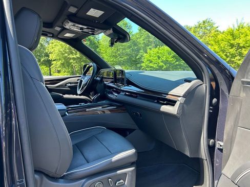 Used 2023 Cadillac Escalade Premium Luxury RWD image 40