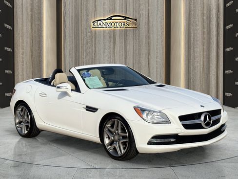Used 2015 Mercedes-Benz SLK 250 w/ Premium Package image 3