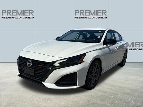 Certified 2023 Nissan Altima 2.0 SR FWD image 1