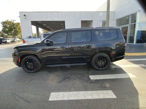 Used 2023 Jeep Wagoneer Series II image 5