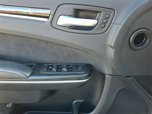 Used 2023 Chrysler 300 C image 12