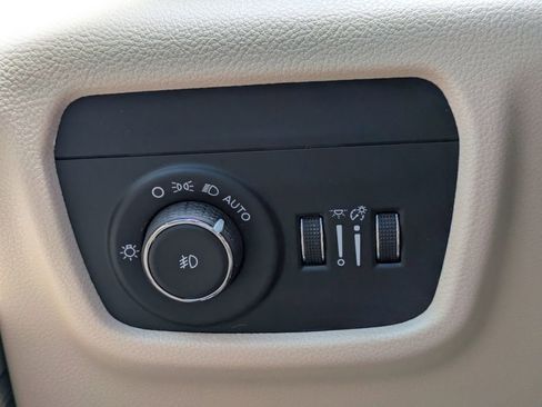 Used 2024 Jeep Grand Cherokee Limited image 28