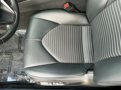 Used 2023 Toyota Camry SE image 18
