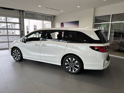 Used 2025 Honda Odyssey Elite image 5