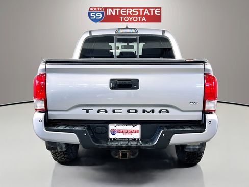 Used 2016 Toyota Tacoma TRD Sport image 6