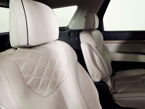 Certified 2021 Hyundai Palisade Limited FWD image 12