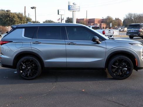 Used 2024 Mitsubishi Outlander SE Black Edition image 12