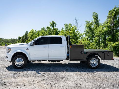 Used 2026 RAM 4500 4x4 Crew Cab DRW w/ Laramie Trim Package image 5