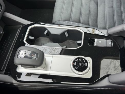 New 2026 Mitsubishi Outlander SE image 32