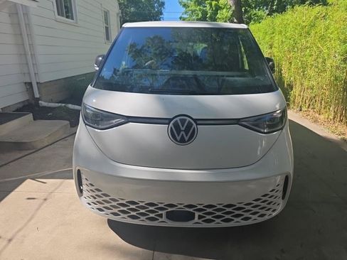 Used 2025 Volkswagen ID. Buzz Pro S RWD image 5