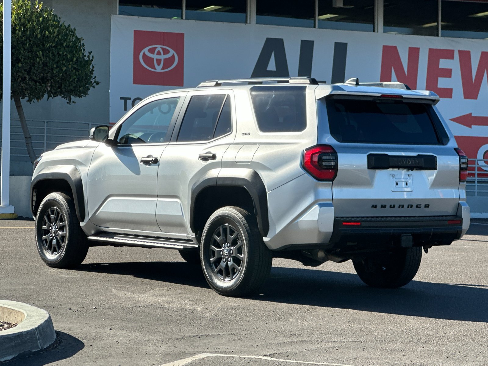 Used 2025 Toyota 4Runner SR5 AWD/4WD image 3