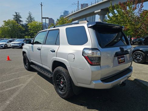 Used 2021 Toyota 4Runner Venture w/ Moonroof Package image 6