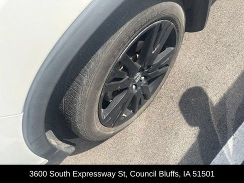 Used 2020 Honda Pilot Touring image 3