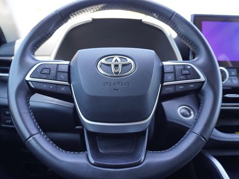 Certified 2024 Toyota Highlander XLE FWD image 22
