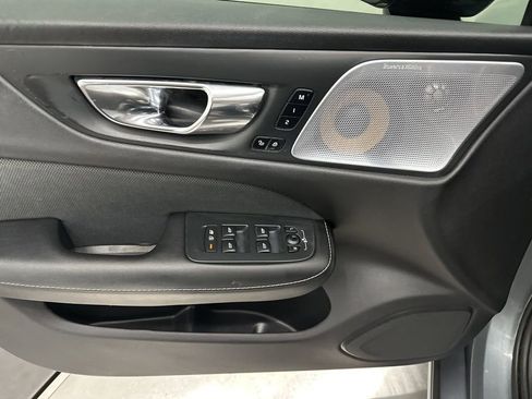 Used 2019 Volvo S60 T6 R-Design image 11