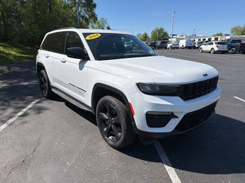 Used 2024 Jeep Grand Cherokee Limited w/ Luxury Tech Group II AWD/4WD image 2