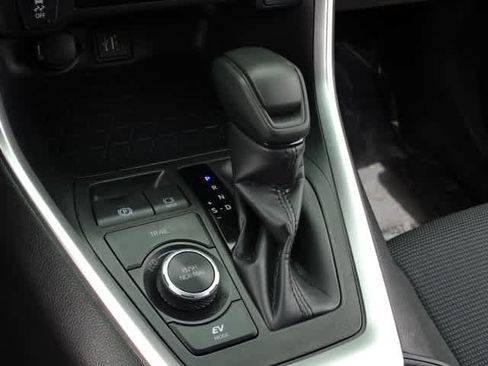 Certified 2025 Toyota RAV4 LE AWD/4WD image 32