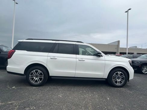 Used 2025 Ford Expedition Max Active AWD/4WD image 4