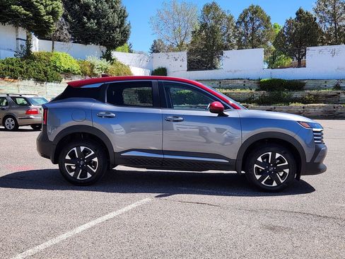 Used 2025 Nissan Kicks SV AWD/4WD image 4