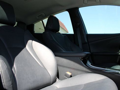 Used 2018 Toyota Prius Prime Premium w/ Carpet Mat Package FWD image 11