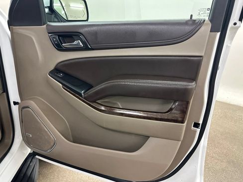 Used 2017 Chevrolet Suburban LT w/ Luxury Package AWD/4WD image 20