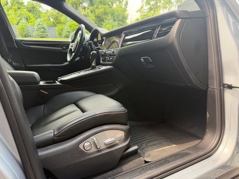 Certified 2021 Porsche Macan AWD/4WD image 21